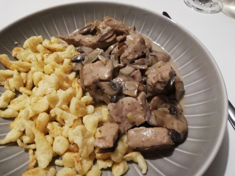 Champignonrahmsoße mit Schweinefleisch - einfach - von Sikei