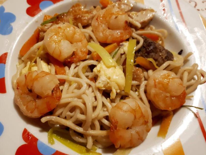 Chinesische Bratnudeln mit Ei, Huhn und Shrimps - einfach - von wanda0201 Chinesische Bratnudeln mit Ei, Huhn und Shrimps - einfach - von wanda0201