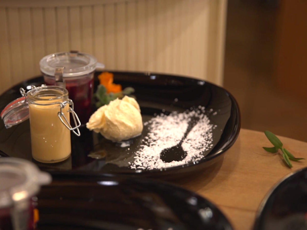 Rote Grütze mit Vanilleeis und Eierlikör - von Das perfekte Dinner