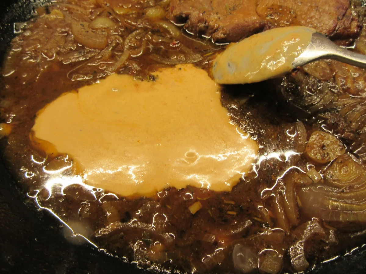 Rezept: Fleisch: Nackensteak aus dem Rohr mit Ajvar-Zwiebeln Bild Nr. 7087 Fleisch: Nackensteak aus dem Rohr mit Ajvar-Zwiebeln - Rezept - Bild Nr. 7087