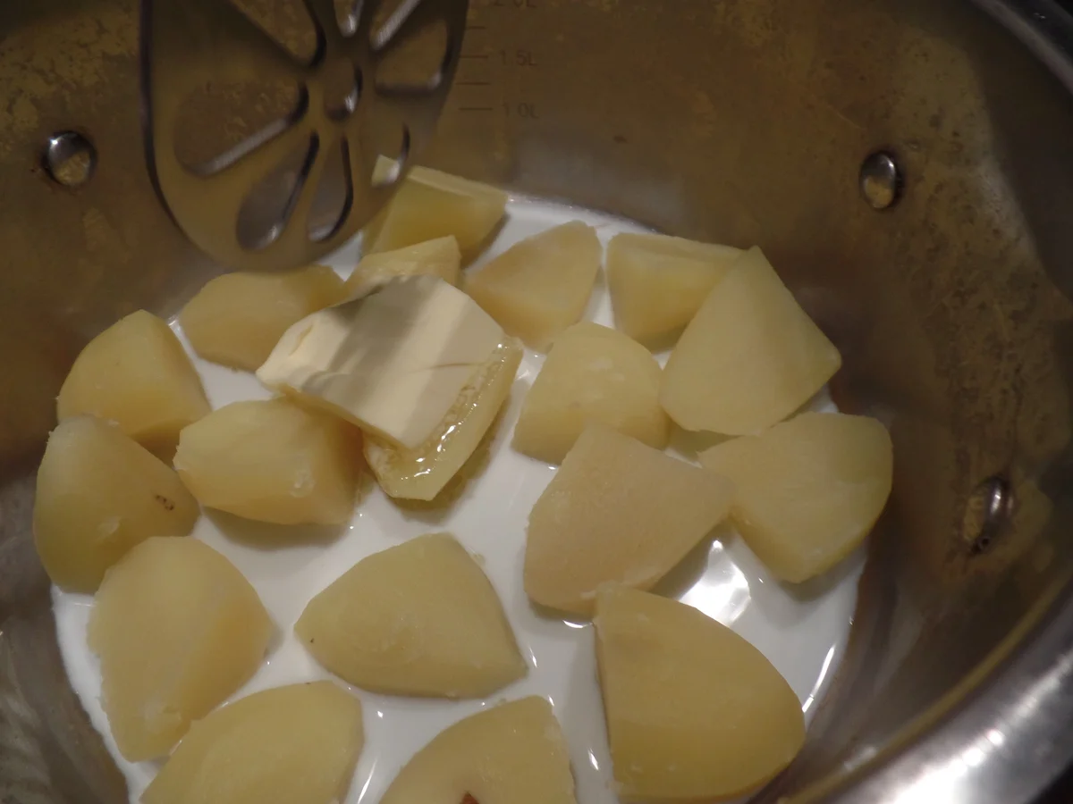 Schweinefilet mit Meerrettichsauce und Kartoffel-Parmesan-Stampf - Rezept - Bild Nr. 7097