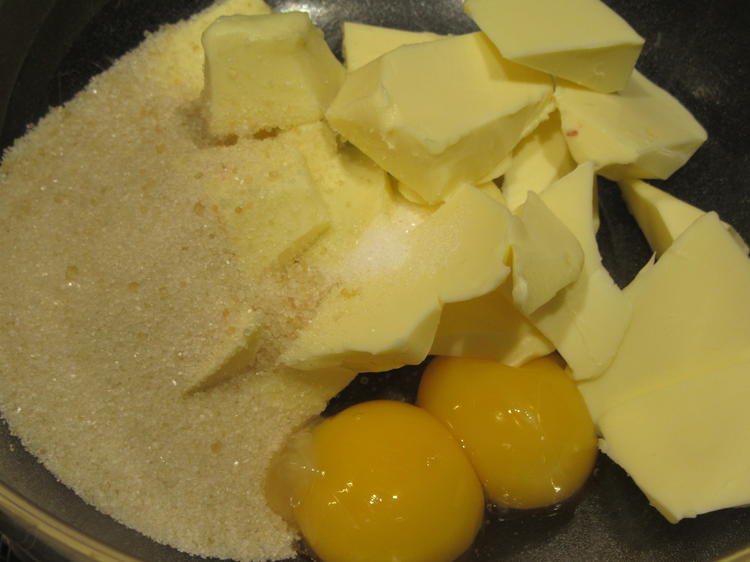 Backen: Kernige Sahnewaffeln mit Joghurt Powidl*-Füllung - schnell ...