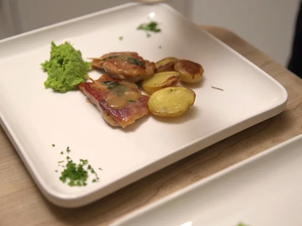 Saltimbocca alla Romana, Rosmarinkartoffeln und Erbsen-Minz-Püree - Rezept - Bild Nr. 7089