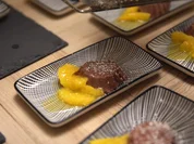 Schokoladen-Panna-Cotta auf Orangenspiegel, mit einem Tiramisu-Türmchen - Rezept - Bild Nr. 7095