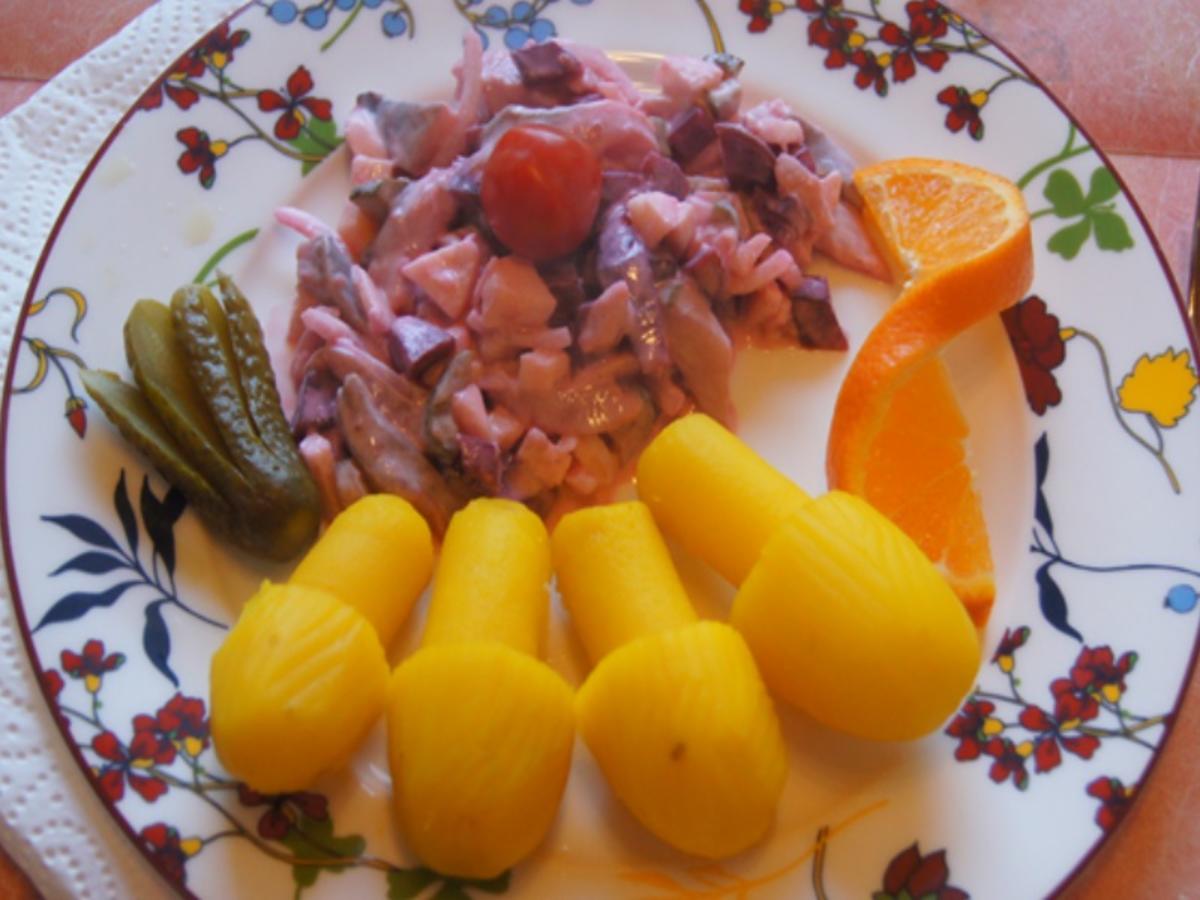 Herzhafter Matjessalat mit Kartoffelpilzen - Rezept - Bild Nr. 2