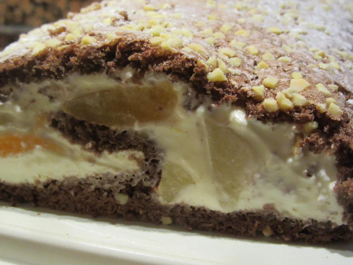 Backen: Nuss-Biskuitrolle mit Fruchtfüllung - Rezept - Bild Nr. 7115