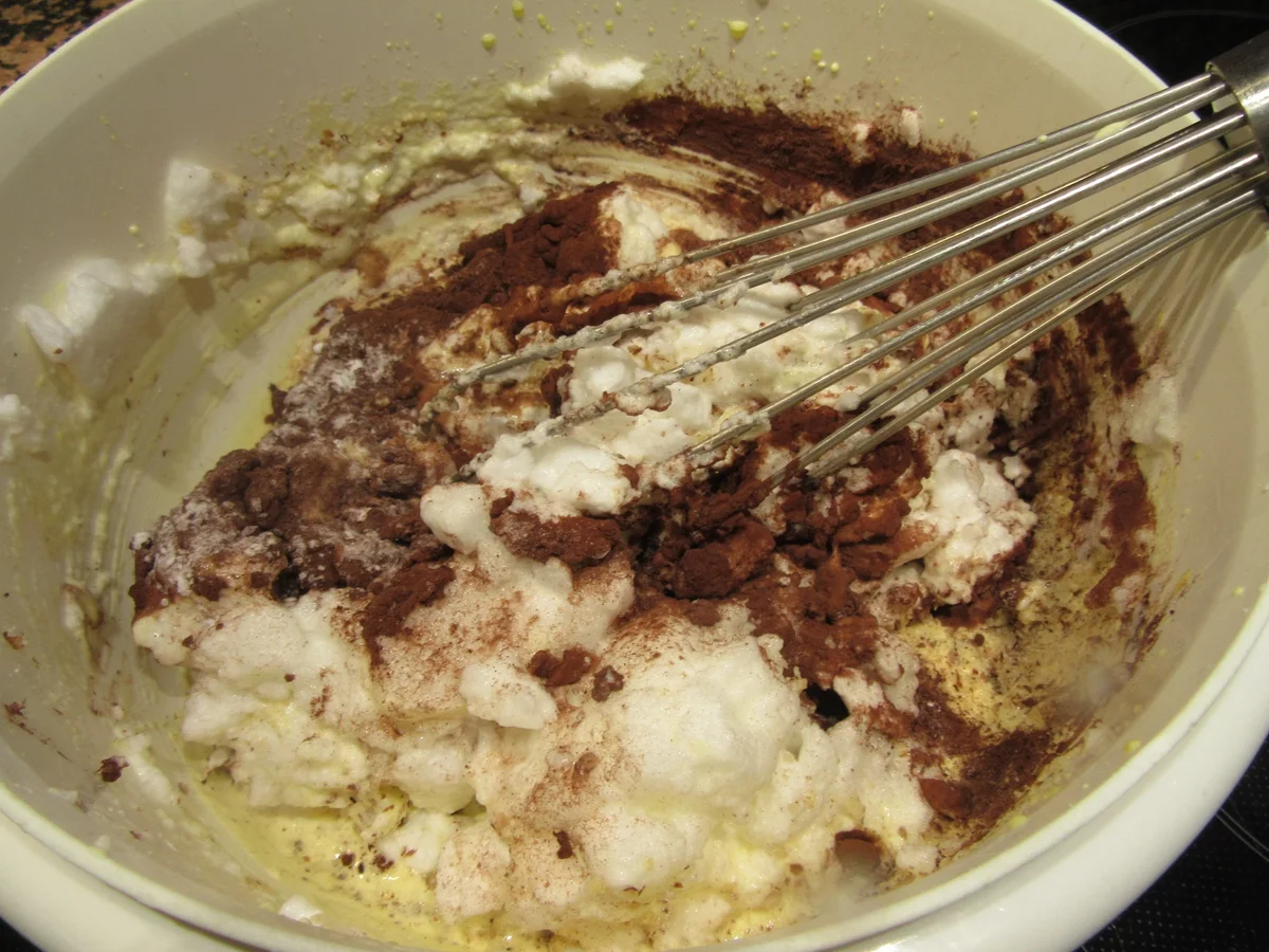 Backen: Nuss-Biskuitrolle mit Fruchtfüllung - Rezept - Bild Nr. 7117