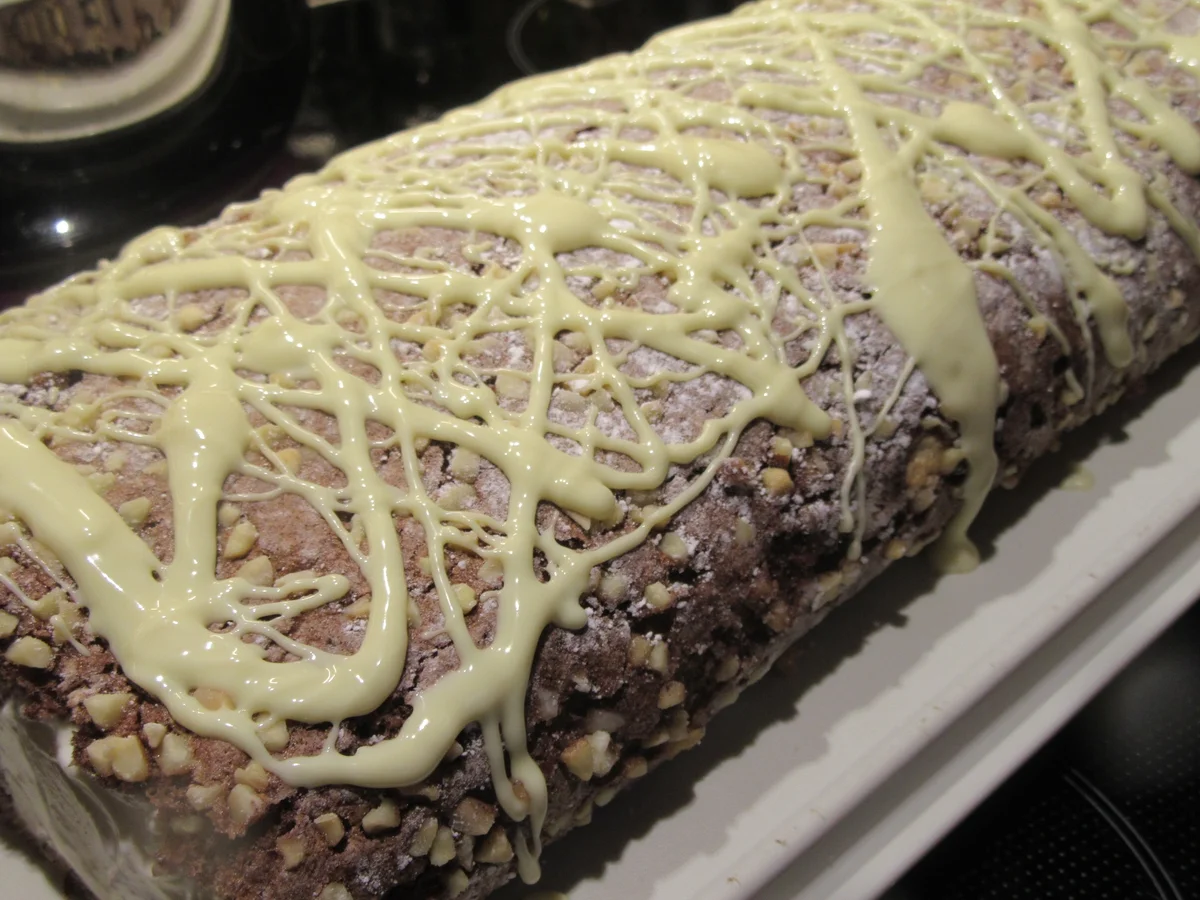 Backen: Nuss-Biskuitrolle mit Fruchtfüllung - Rezept - Bild Nr. 7128