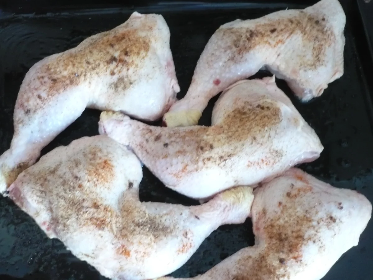 Hähnchenschenkel mit Kartoffelspalten - Rezept - Bild Nr. 7138