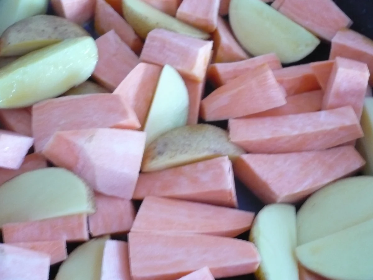 Hähnchenschenkel mit Kartoffelspalten - Rezept - Bild Nr. 7139