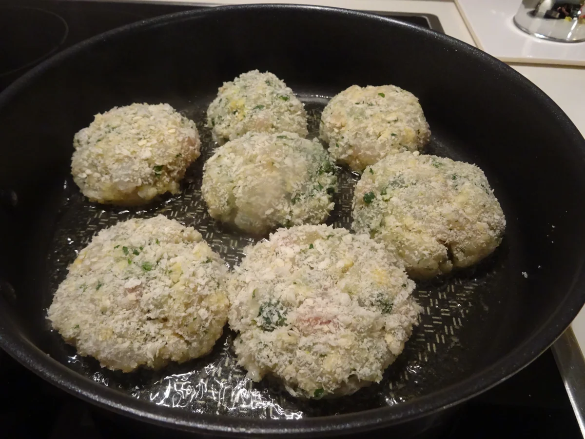 Rezept: Fisch-Frikadellen mit buntem Kartoffelsalat und Ajvar-Dip Bild Nr. 7138 Fisch-Frikadellen mit buntem Kartoffelsalat und Ajvar-Dip - Rezept - Bild Nr. 7138