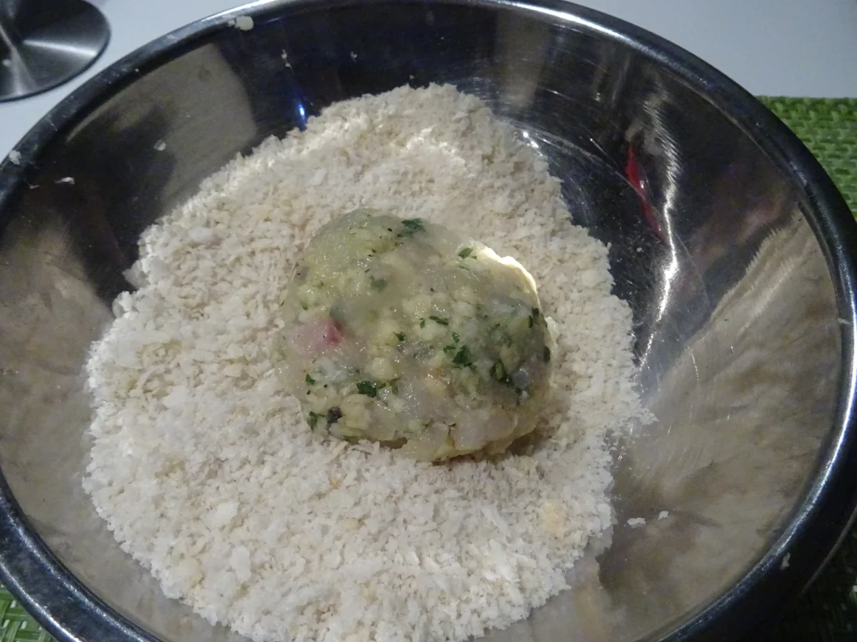 Rezept: Fisch-Frikadellen mit buntem Kartoffelsalat und Ajvar-Dip Bild Nr. 7139 Fisch-Frikadellen mit buntem Kartoffelsalat und Ajvar-Dip - Rezept - Bild Nr. 7139