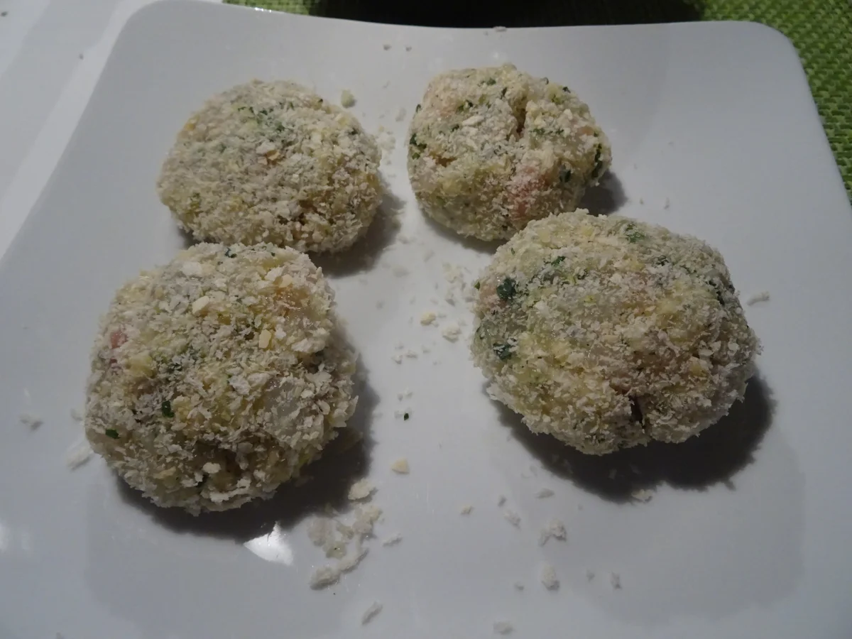 Rezept: Fisch-Frikadellen mit buntem Kartoffelsalat und Ajvar-Dip Bild Nr. 7140 Fisch-Frikadellen mit buntem Kartoffelsalat und Ajvar-Dip - Rezept - Bild Nr. 7140