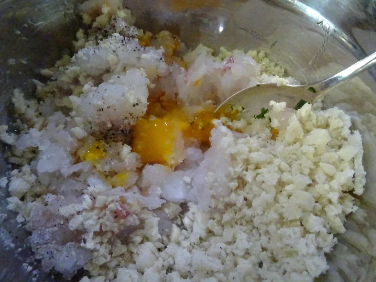 Rezept: Fisch-Frikadellen mit buntem Kartoffelsalat und Ajvar-Dip Bild Nr. 7142 Fisch-Frikadellen mit buntem Kartoffelsalat und Ajvar-Dip - Rezept - Bild Nr. 7142