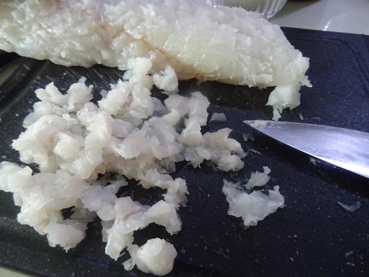 Fisch-Frikadellen mit buntem Kartoffelsalat und Ajvar-Dip - Rezept - Bild Nr. 7145