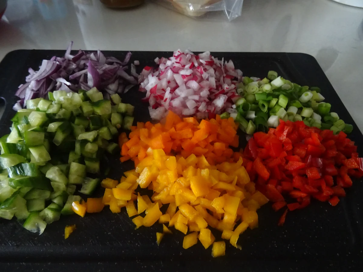 Rezept: Fisch-Frikadellen mit buntem Kartoffelsalat und Ajvar-Dip Bild Nr. 7148 Fisch-Frikadellen mit buntem Kartoffelsalat und Ajvar-Dip - Rezept - Bild Nr. 7148