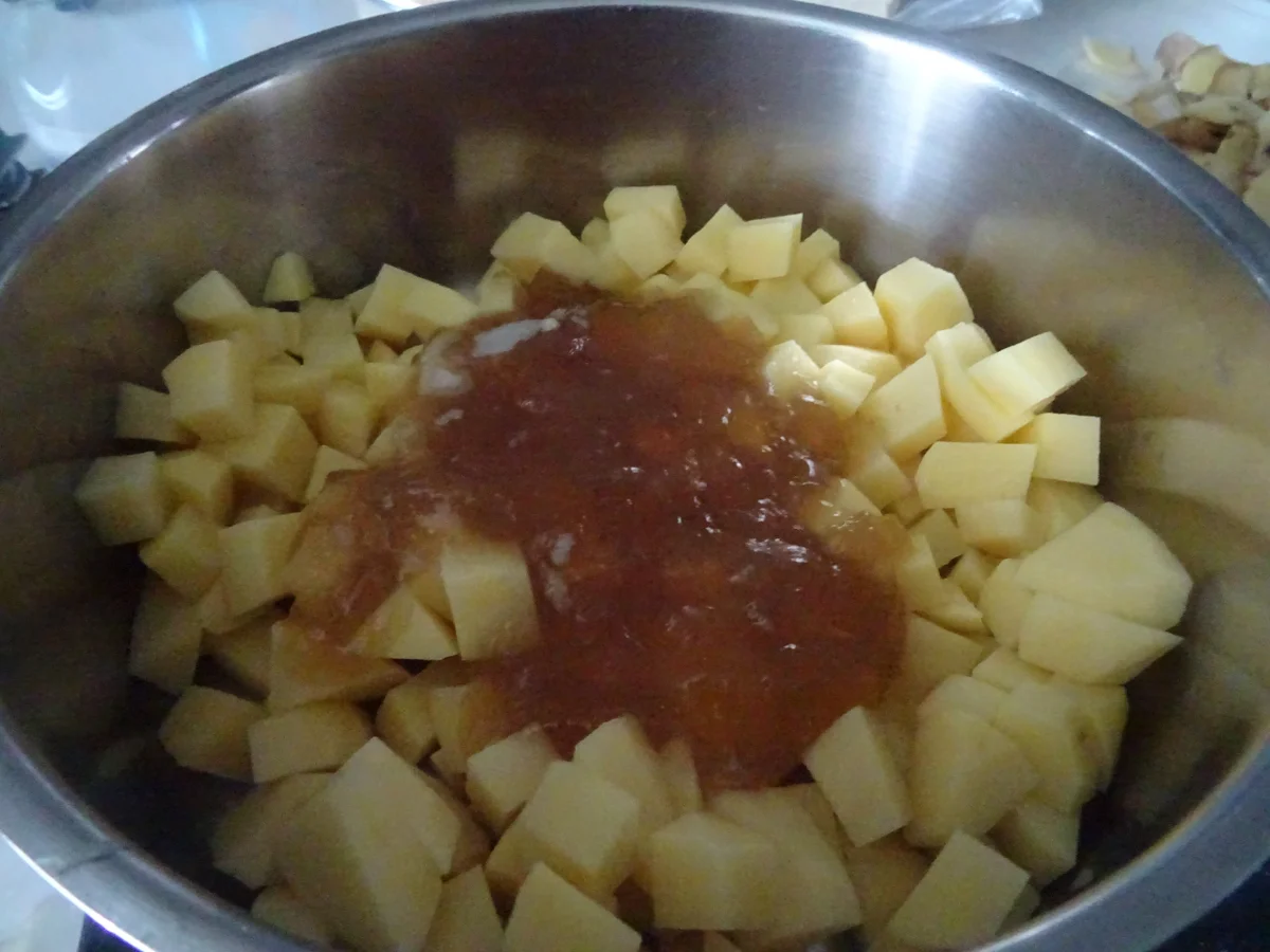 Rezept: Fisch-Frikadellen mit buntem Kartoffelsalat und Ajvar-Dip Bild Nr. 7149 Fisch-Frikadellen mit buntem Kartoffelsalat und Ajvar-Dip - Rezept - Bild Nr. 7149