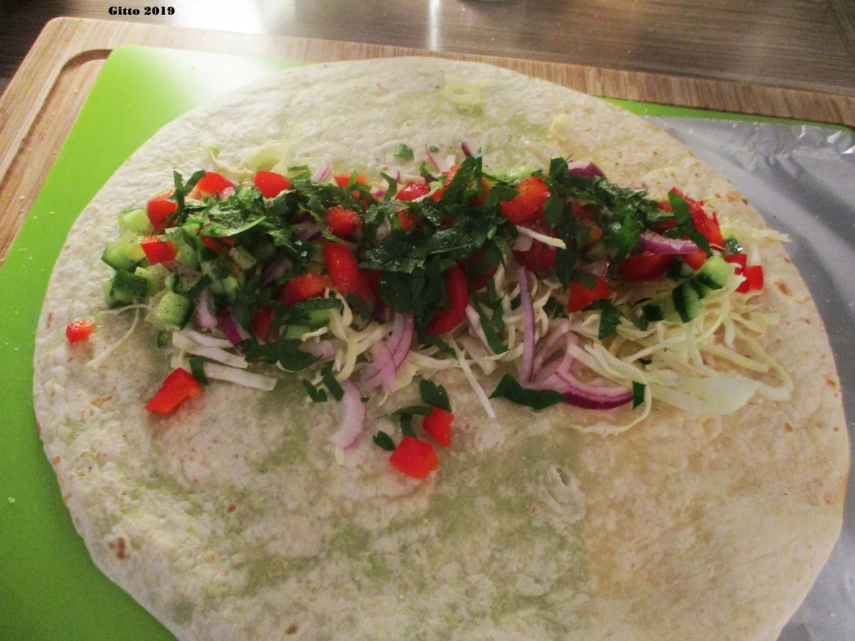 Meine Döner - Rolle mit Paprika-Feta Dip - Rezept - Bild Nr. 7139