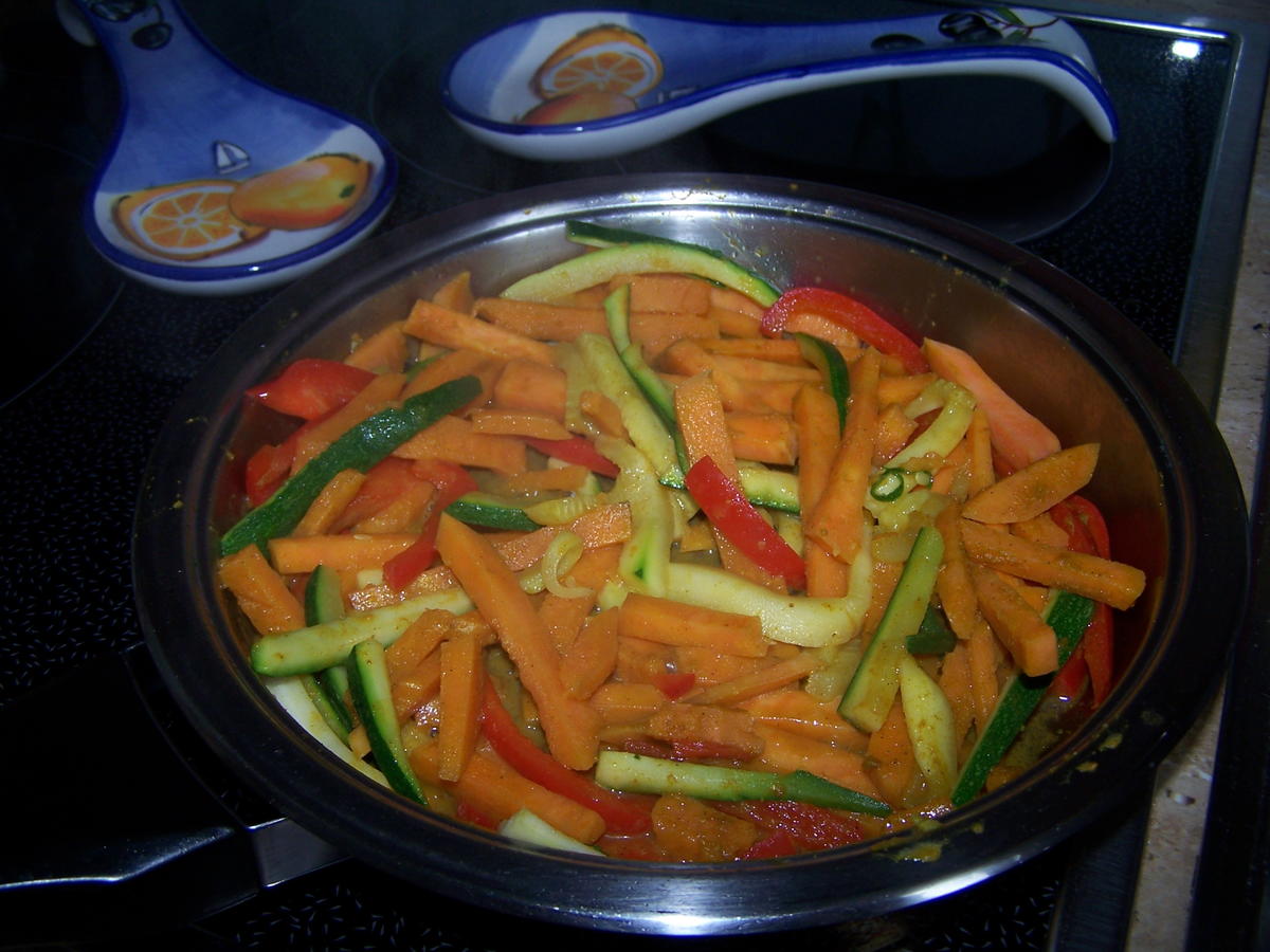 Gemüse mit Curry masala- Kokos- Soße Mango - schnell &amp; einfach - von ...