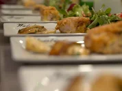 Rezept: Saltimbocca vom Kaninchen an winterlichem Blattsalat und Krรคuterseitlingen Bild Nr. 7139 Saltimbocca vom Kaninchen an winterlichem Blattsalat und Krรคuterseitlingen - Rezept - Bild Nr. 7139