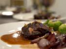 Geschmorte Kalbsbäckchen, Rotweinschalotten und Mandelrosenkohl - Rezept - Bild Nr. 7163