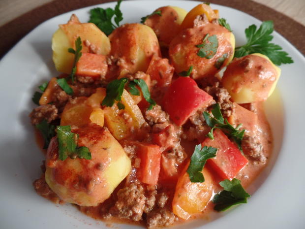Hack-Paprika-Pfanne mit Kartoffeln - Rezept - kochbar.de