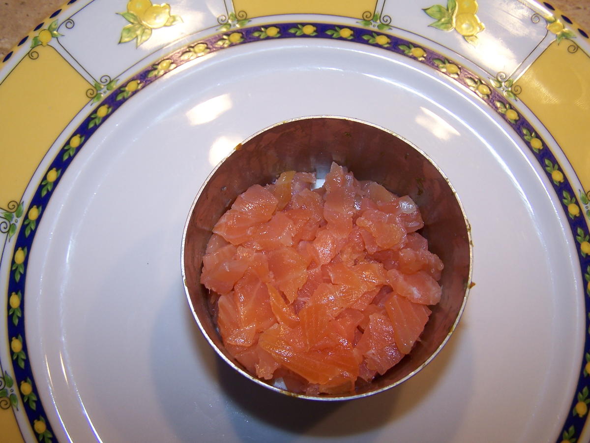 Räucherlachs Tatar mit Avocado und Gemüse Soße - Rezept - Bild Nr. 7168