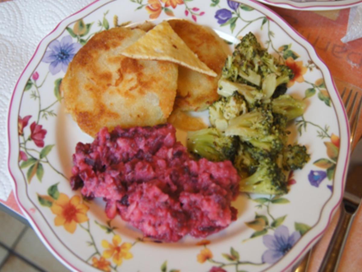 Kohlrabi-Schnitzel mit Brokkoli und Rote Bete-Sellerie-Stampf - Rezept - Bild Nr. 7177