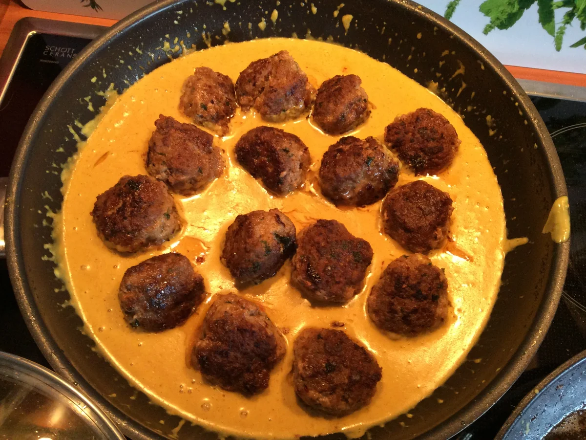 Hackbällchen in Curry-Erdnuss-Soße - Rezept - Bild Nr. 7170