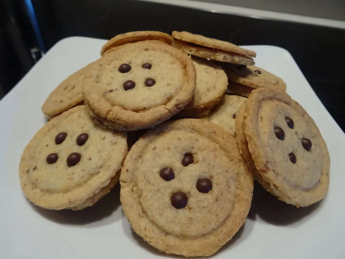 Rezept: Knusprige (Keks-)Knöpfe Bild Nr. 7171 Knusprige (Keks-)Knöpfe - Rezept - Bild Nr. 7171