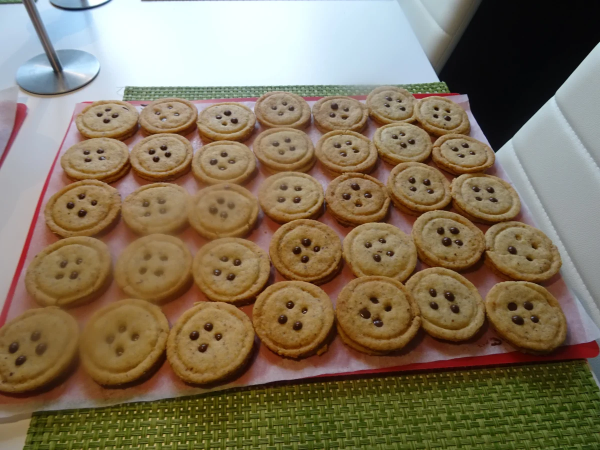 Rezept: Knusprige (Keks-)Knöpfe Bild Nr. 7172 Knusprige (Keks-)Knöpfe - Rezept - Bild Nr. 7172