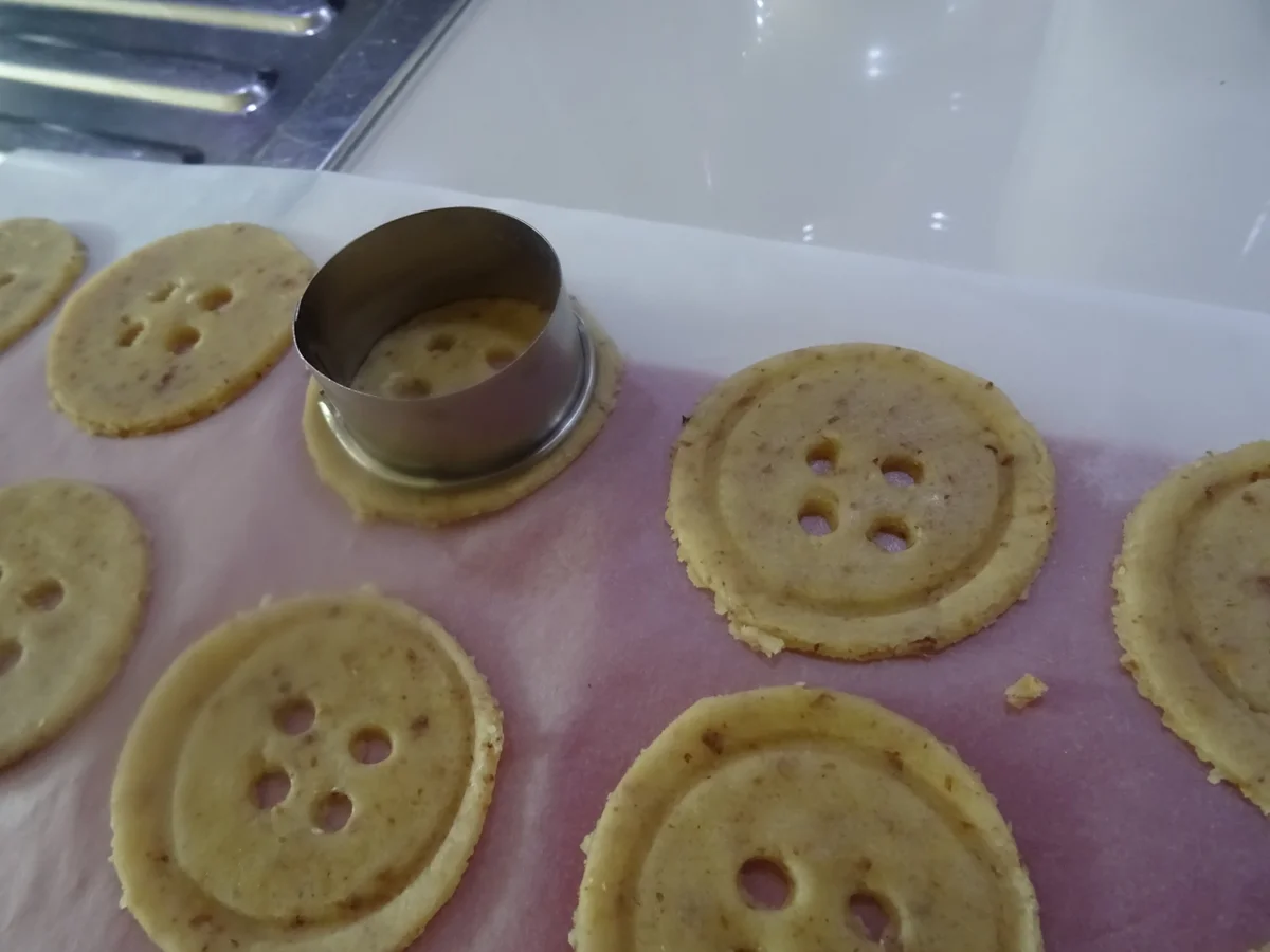 Rezept: Knusprige (Keks-)Knöpfe Bild Nr. 7174 Knusprige (Keks-)Knöpfe - Rezept - Bild Nr. 7174