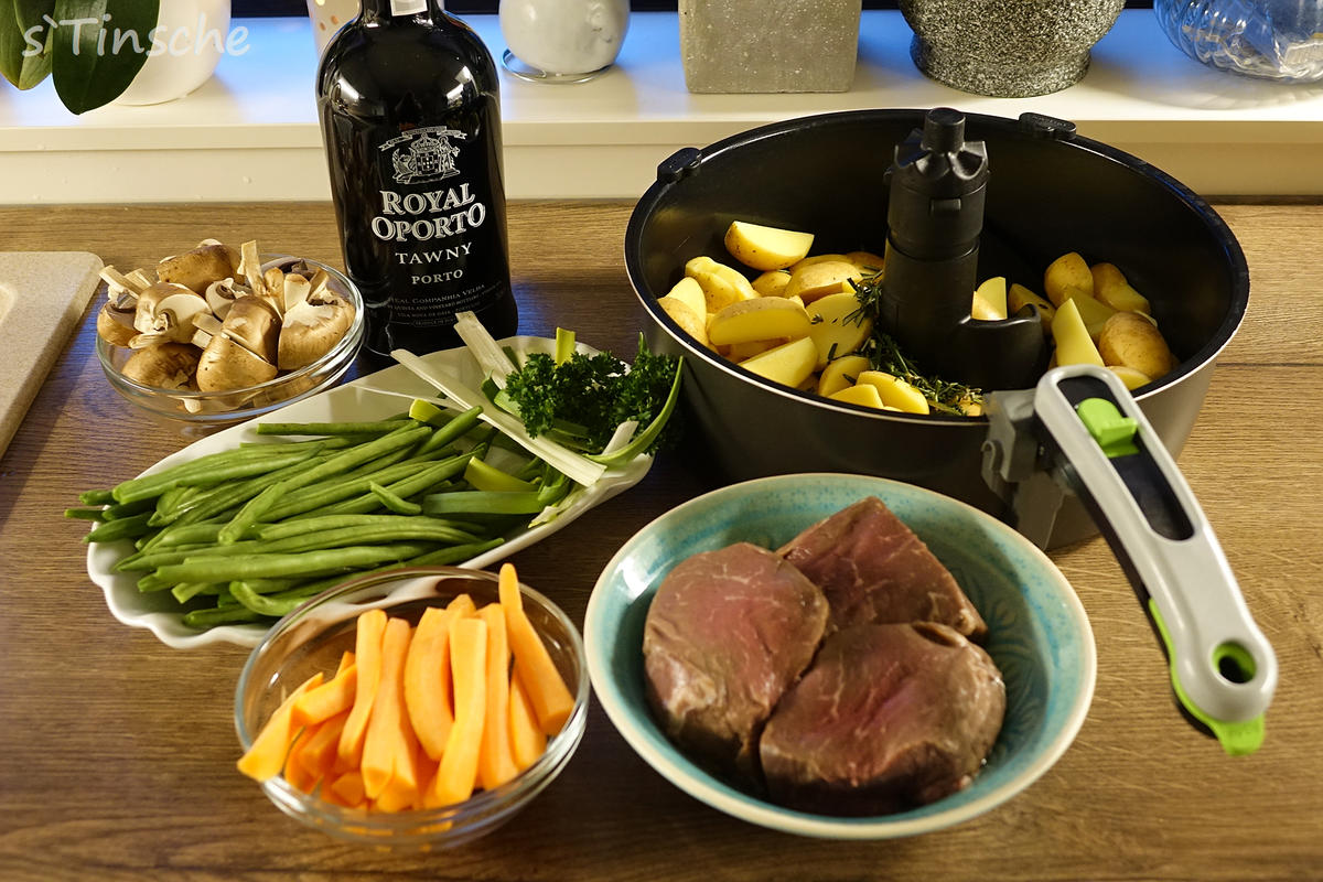 Rinderhüftsteak mit Speckbohnen; & Karottenpäckchen/ Champignons/ Rosmarinkartoffeln - Rezept - Bild Nr. 7195