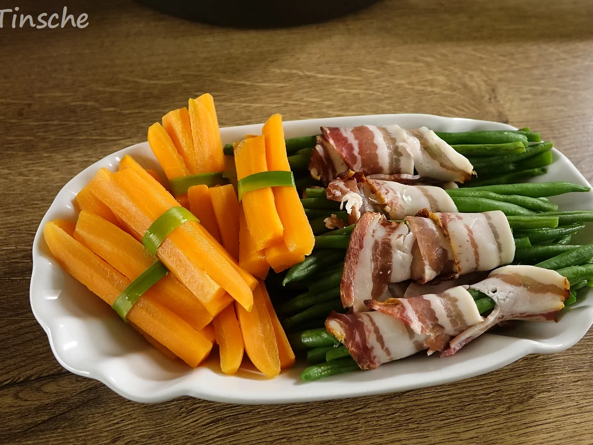 Rinderhüftsteak mit Speckbohnen; & Karottenpäckchen/ Champignons/ Rosmarinkartoffeln - Rezept - Bild Nr. 7197