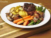 Rinderhüftsteak mit Speckbohnen; & Karottenpäckchen/ Champignons/ Rosmarinkartoffeln - Rezept - Bild Nr. 7203
