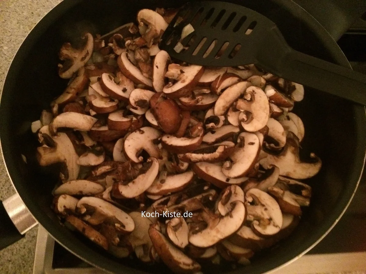Schnitzel in Champignonsoße mit Knusperkartoffeln - Rezept - Bild Nr. 7201