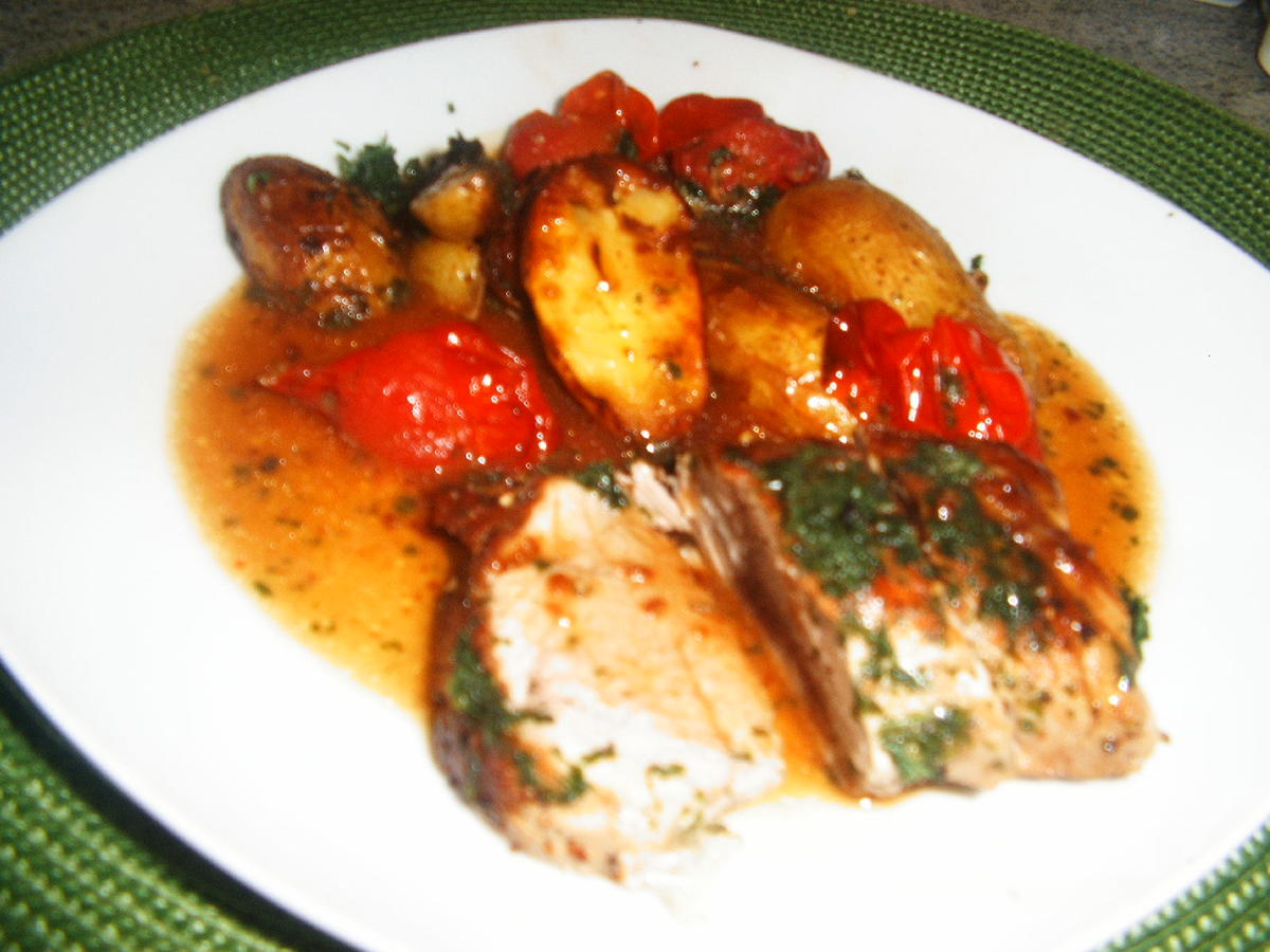 Schweinefilet mit Ofenkartoffeln und Ofentomaten - Rezept - Bild Nr. 7195