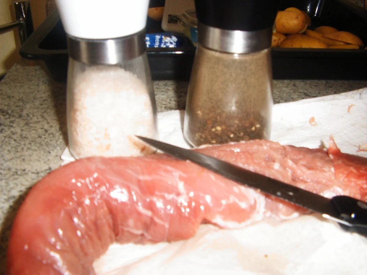 Schweinefilet mit Ofenkartoffeln und Ofentomaten - Rezept - Bild Nr. 7199