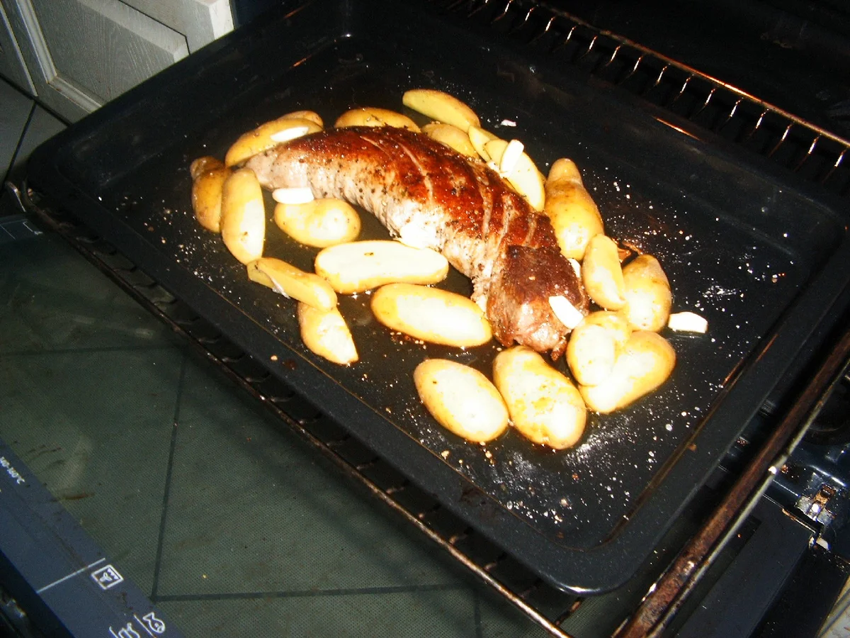 Schweinefilet mit Ofenkartoffeln und Ofentomaten - Rezept - Bild Nr. 7201