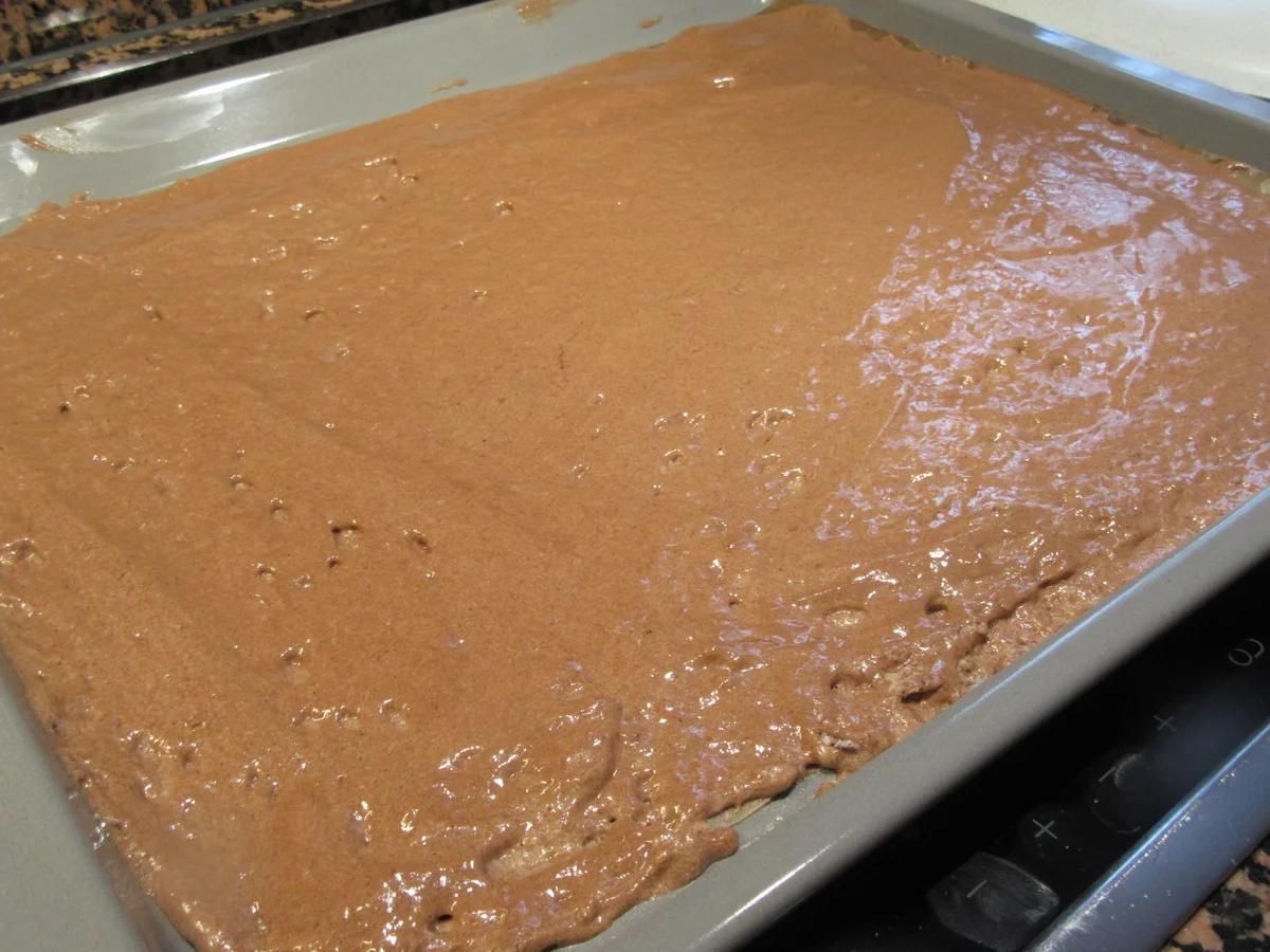 Rezept: Backen: Schokobiskuitrolle mit Johannisbeer-Schmand Bild Nr. 7202 Backen: Schokobiskuitrolle mit Johannisbeer-Schmand - Rezept - Bild Nr. 7202