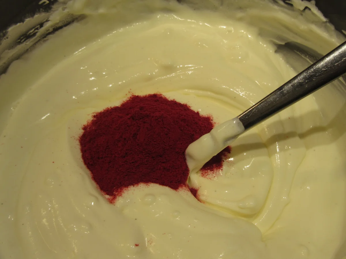 Rezept: Backen: Schokobiskuitrolle mit Johannisbeer-Schmand Bild Nr. 7208 Backen: Schokobiskuitrolle mit Johannisbeer-Schmand - Rezept - Bild Nr. 7208