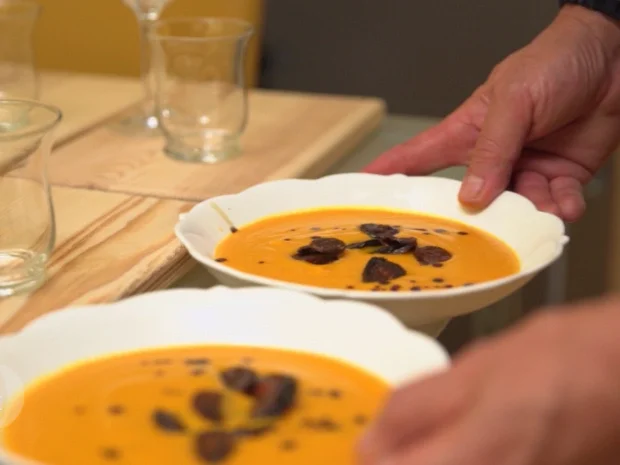 Rezept: Kürbissuppe mit Kokosmilch Bild Nr. 2 Kürbissuppe mit Kokosmilch - Rezept - Bild Nr. 2