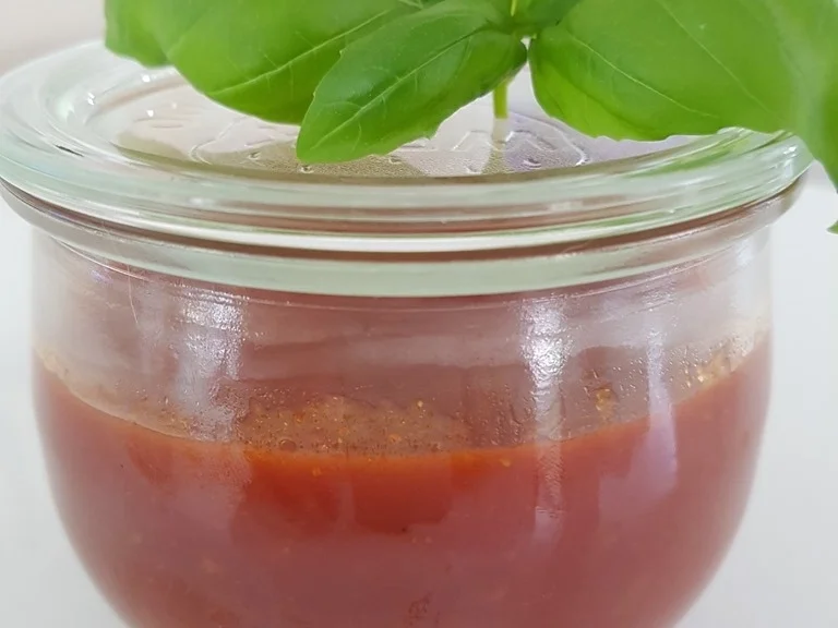 Rezept: Tomatennudeln (Tagliatelle) Bild Nr. 6 Tomatennudeln (Tagliatelle) - Rezept - Bild Nr. 6