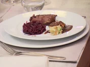 Sauerbraten mit Apfel-Rotkohl-Cranberry-Gemüse und Semmelknödeln - Rezept - Bild Nr. 7198