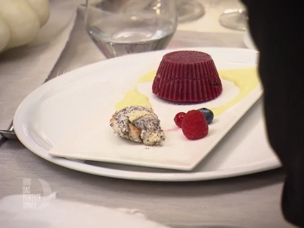 Rezept: Schlesische Mohnklöße mit Vanillesoße und Beerenblitzeis Bild Nr. 7198 Schlesische Mohnklöße mit Vanillesoße und Beerenblitzeis - Rezept - Bild Nr. 7198