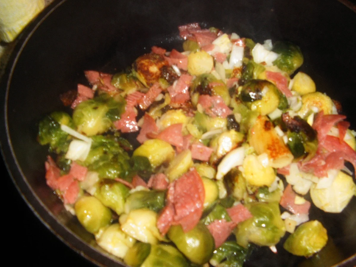 Tortiglioni( kurze Nudeln) mit Rosenkohl in Gorgonzola-Soße - Rezept - Bild Nr. 7200