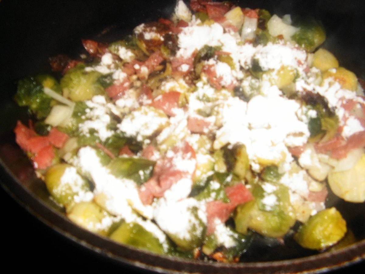 Tortiglioni( kurze Nudeln) mit Rosenkohl in Gorgonzola-Soße - Rezept - Bild Nr. 7201