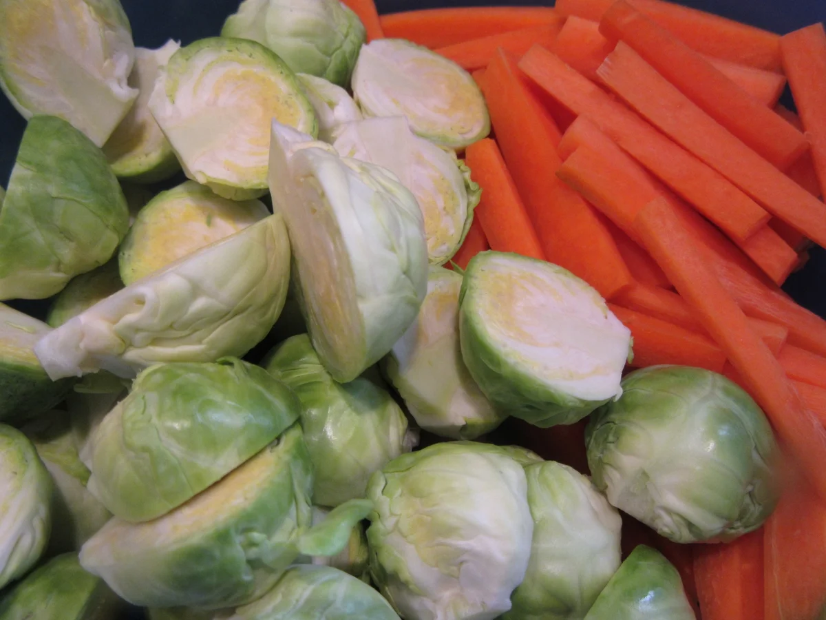 Rezept: Suppen: Rosenkohlsuppe mit Glasnudeln Bild Nr. 7203 Suppen: Rosenkohlsuppe mit Glasnudeln - Rezept - Bild Nr. 7203