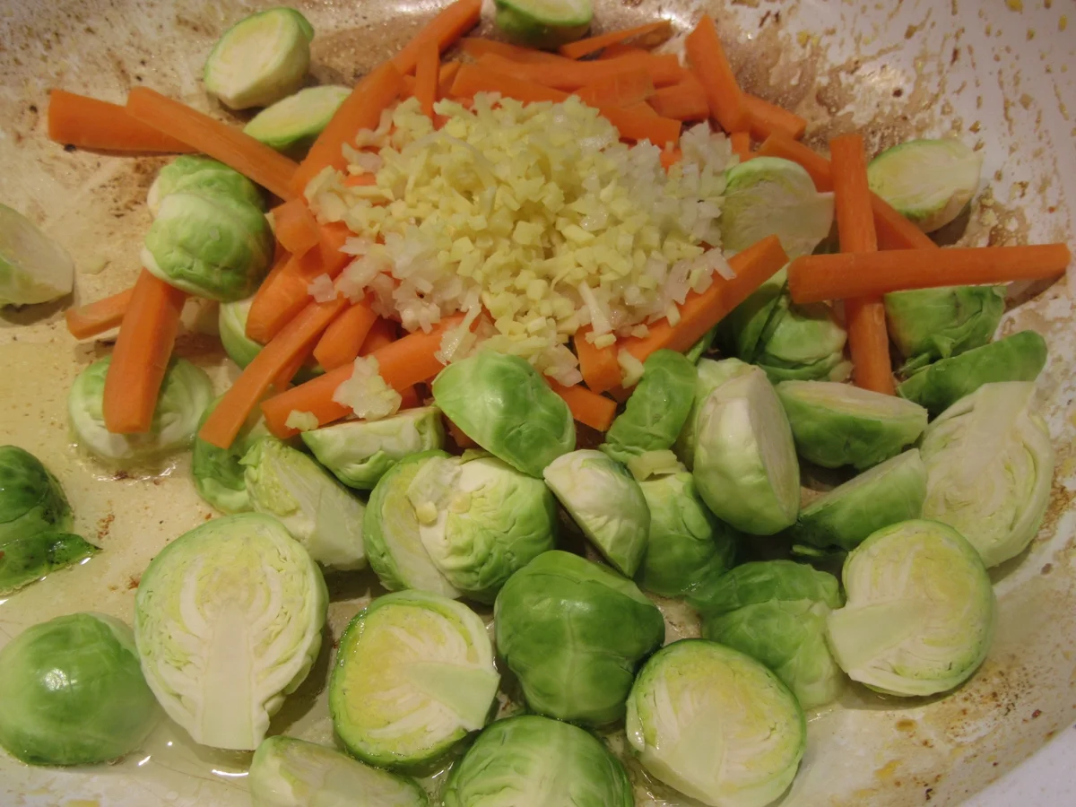 Rezept: Suppen: Rosenkohlsuppe mit Glasnudeln Bild Nr. 7207 Suppen: Rosenkohlsuppe mit Glasnudeln - Rezept - Bild Nr. 7207