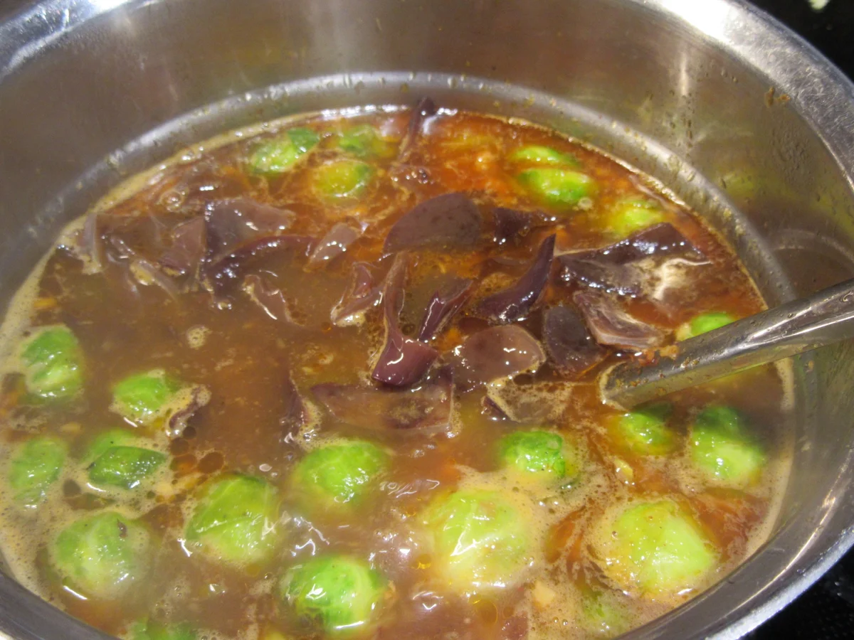 Rezept: Suppen: Rosenkohlsuppe mit Glasnudeln Bild Nr. 7209 Suppen: Rosenkohlsuppe mit Glasnudeln - Rezept - Bild Nr. 7209